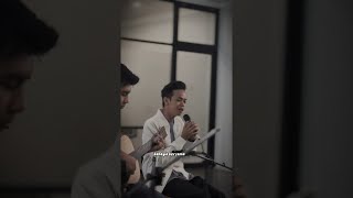 Gatau kenapa lagu 'Bertahan Untukmu' versi acoustic lebih sedih + nusuk bangettt 😭😭