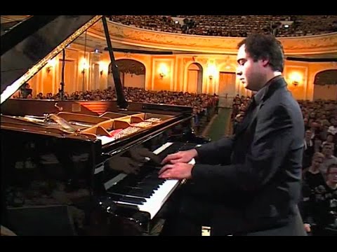 Alexander Melnikov plays Rachmaninoff Piano Concerto no. 2 - video 2008