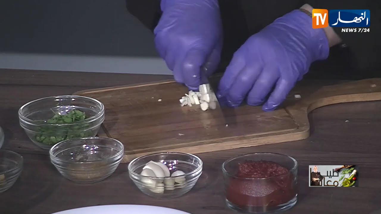 طيب معنا /  سلطة بتتبيلة صفار البيض..كرومب باللحم المفروم