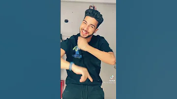 قاعده في كيفهم هتلاقي كلاب مرسوسا 