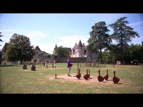 Une famille fait revivre des châteaux - Tout Compte Fait #TCF