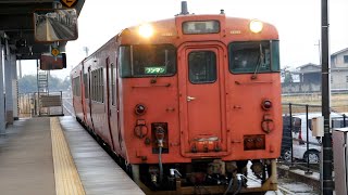 【城端線】新高岡駅に入線するキハ40形普通列車