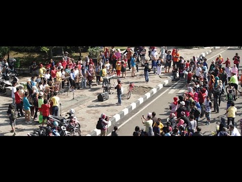 FLASH MOB ANGKLUNG - CFD DAGO BANDUNG