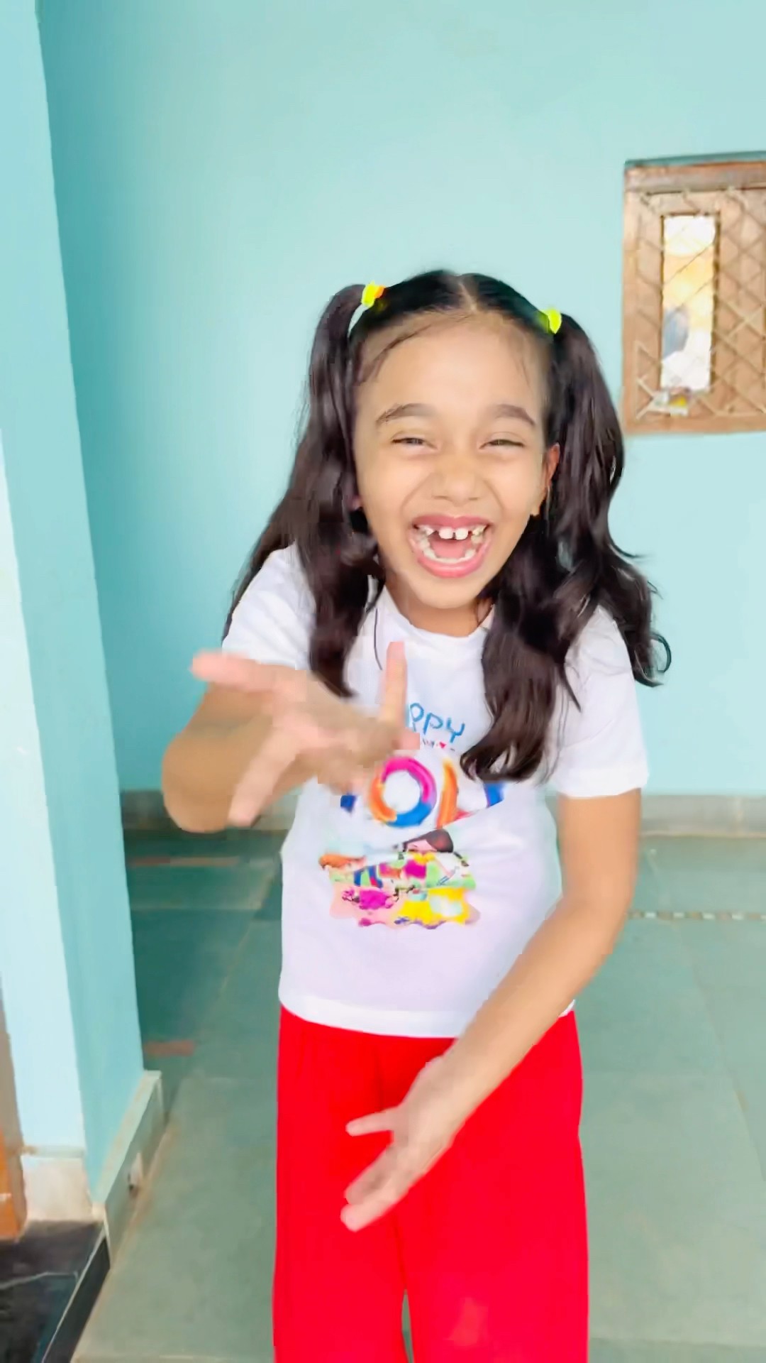 Amaira n Diya mummy ko holi gift #shorts #thegeetagurjar