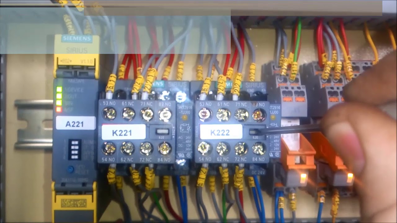 Problem with safety relay 3SK1112 1BB40 - YouTube
