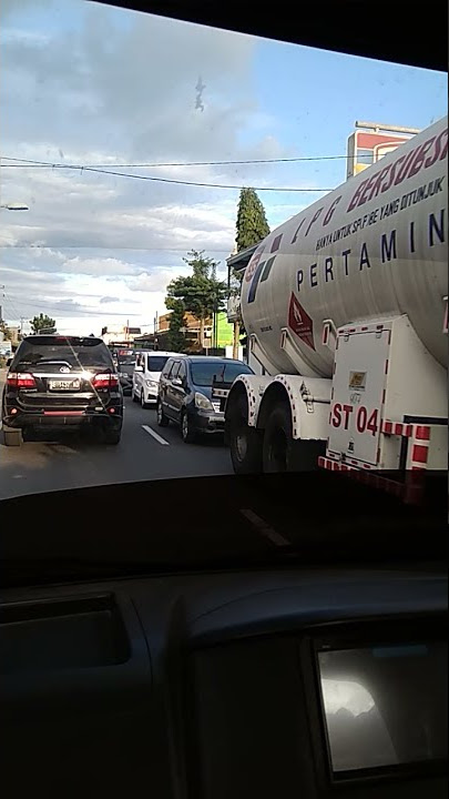 story wa ramadhan naik mobil jalanan macet antrian panjang sore hari || story whatsapp
