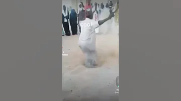 رقصة الاغراء قبل ليلة الدخلة في زواج إفريقي 