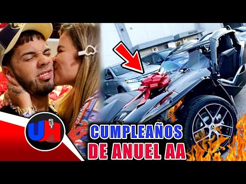 Видео: Anuel AA получава кола от Batman като подарък от Karol G