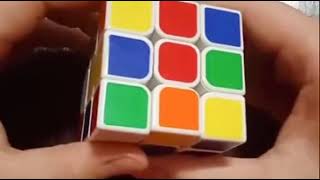 Как быстро собрать кубик рубик? Лайфхак двумя движениями собираем кубик рубик...))