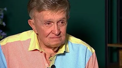 Country music legend Bill Anderson reacts to Loret...