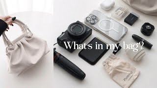 What's in my bag (iPhone 15 Pro) | Vlogger's Bag | Black&White Aesthetic🖤🤍