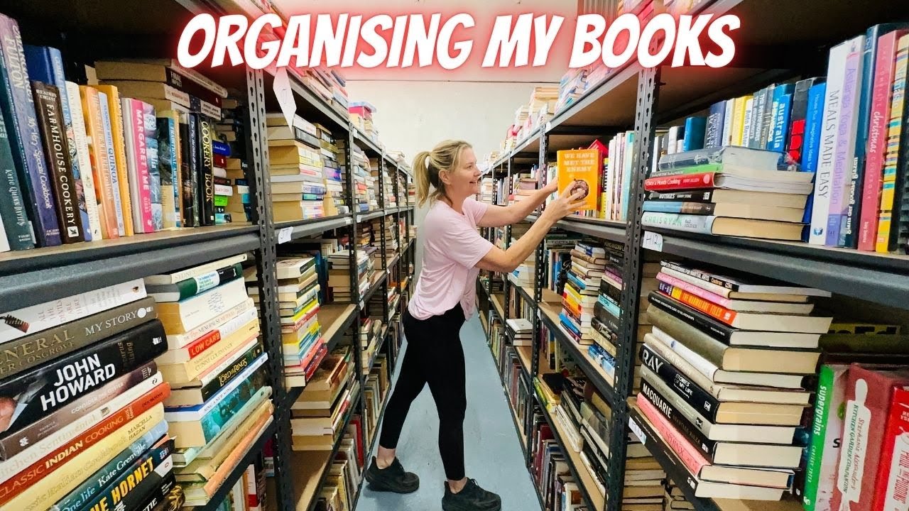 Наведите порядок на моих захламленных книжных полках вместе со мной! Продавец подержанных книг