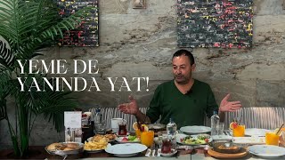 YEME DE YANINDA YAT!!!