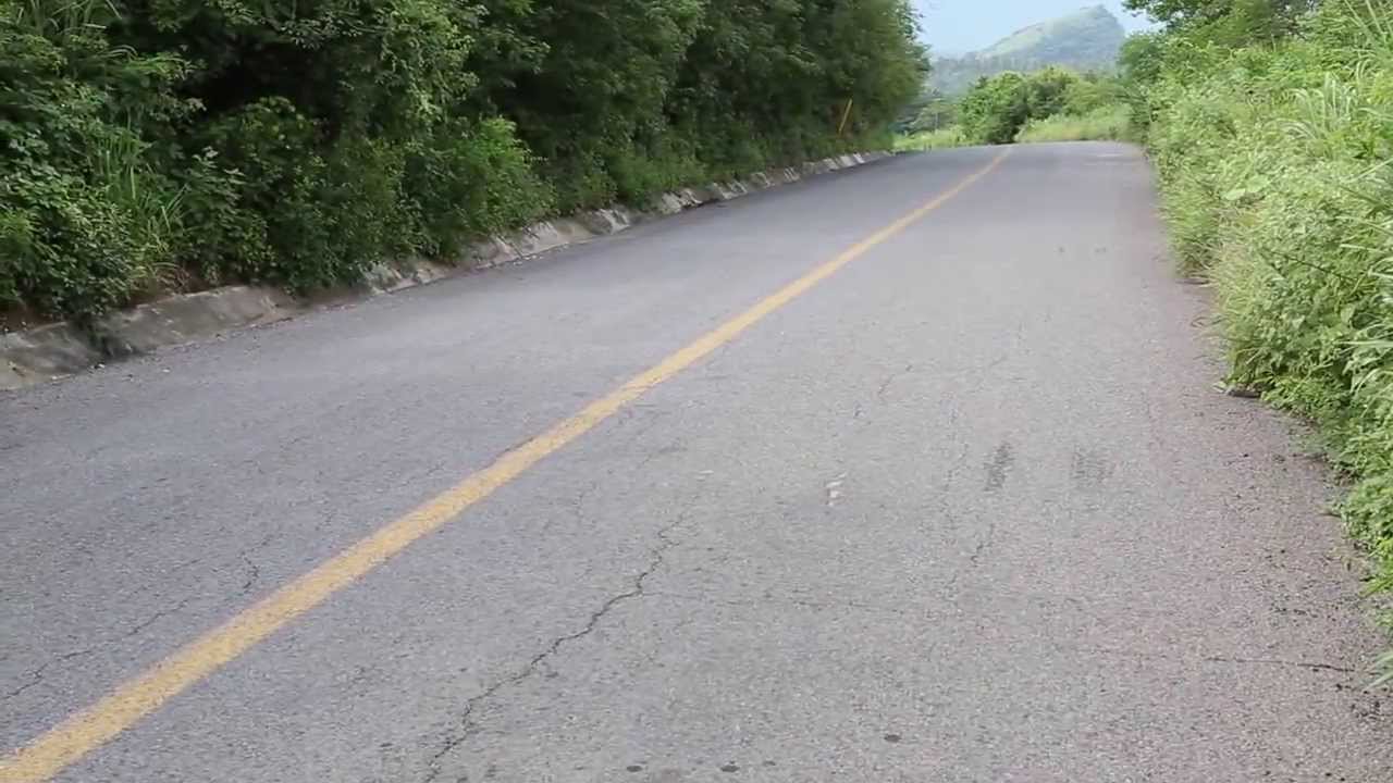 Zona Mágica, carretera Jala-Madrid, Colima, México. - YouTube