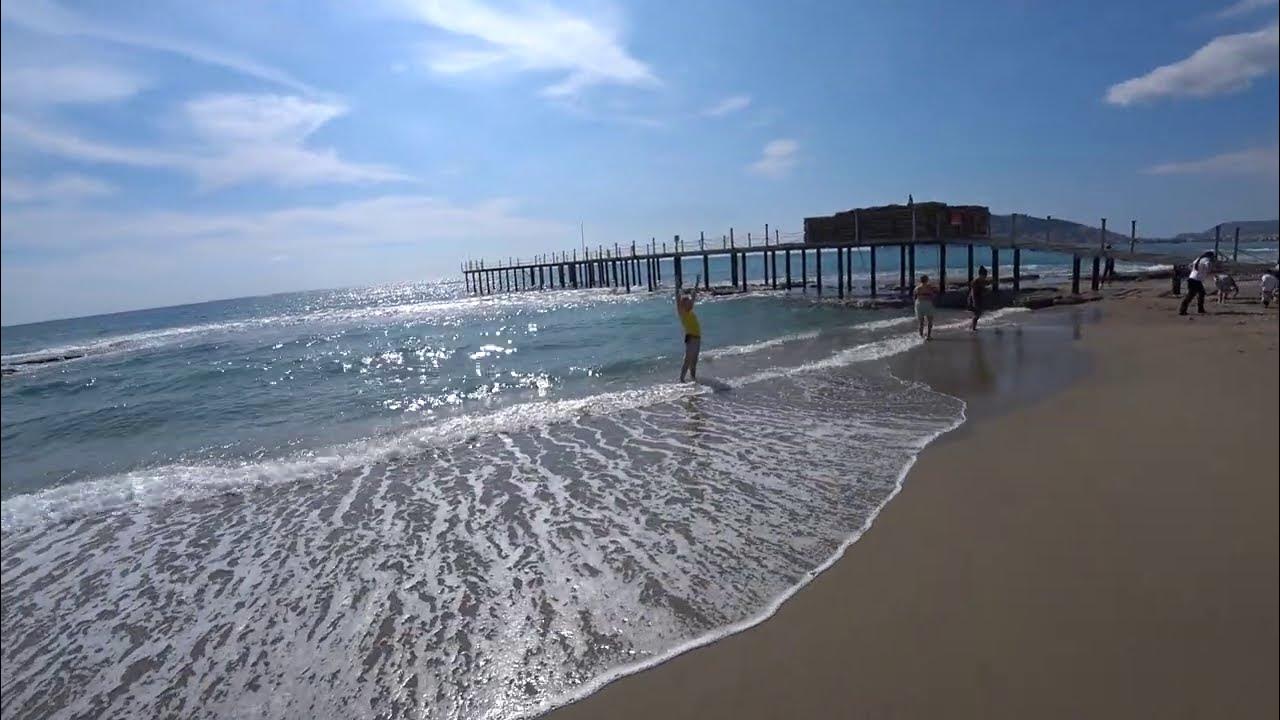 Погода турция аланья вода. Плиты в море в Алании. Алания море видео. Аланья погода в марте 2023.