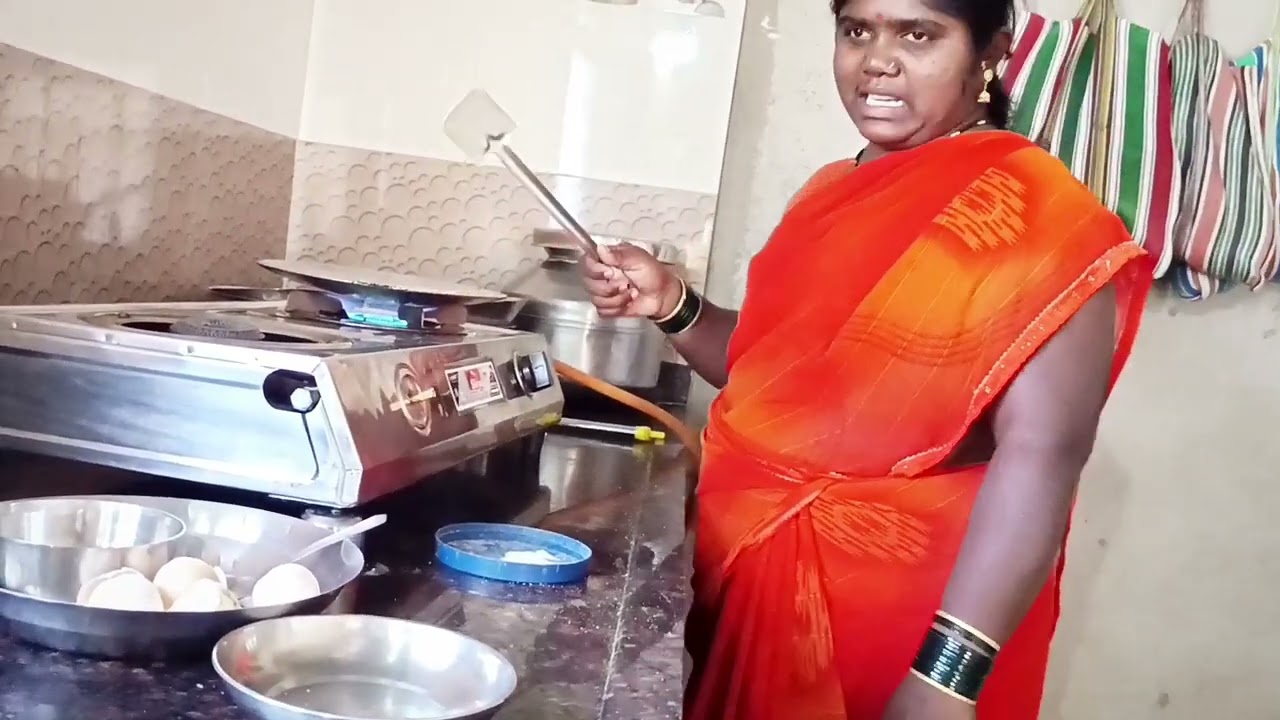 निल्यानं स्वतः ची पोर भेळ खायला नेहली म्हणून मी लेकरांना अंड्याच्या पोळ्या केल्या 🥲#gavthipooja 