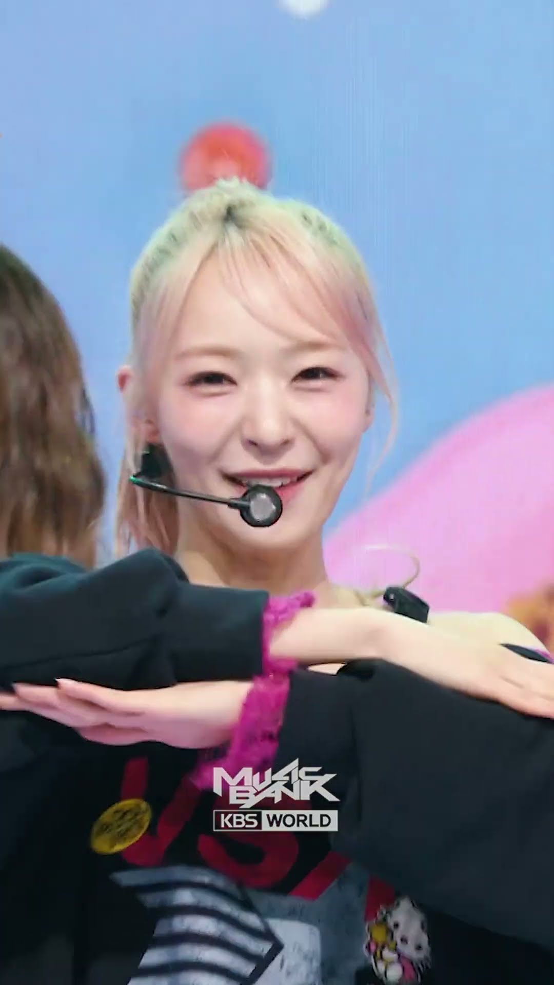 Funny Honey - LOVEONE #FunnyHoney #LOVEONE #러브원 #Shorts #MusicBank | KBS WORLD TV