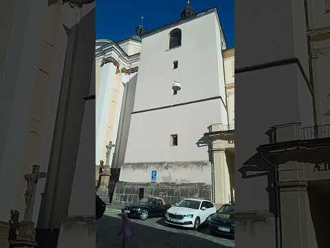 Olomouc, kostel sv. Michala, zvonění před mší svatou.