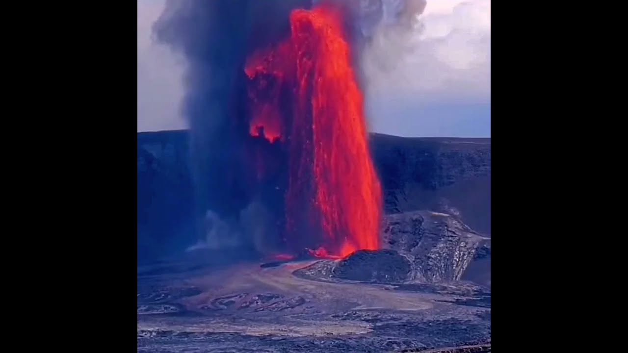 Watch Kilauea Eruption Huge Lava Fountains Halema Uma U Crater Hawaii