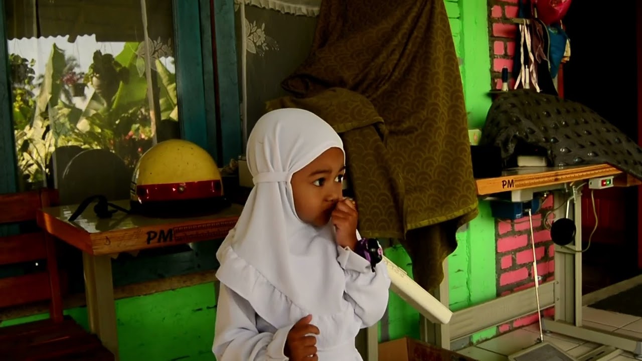 Morn - PROJECT CINEMATIC AMATEUR Shoot by Nikon D5200 kit lens 18-55mm/f 3.5-5.6