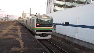 【小金井～沼津間各駅停車、元アクティー、後ろ5両E-51編成は次の平塚止まり】東海道線普通沼津行きE231系近郊型U520編成(機器更新車)10両+E233系3000番台E-51編成5両　茅ヶ崎駅到着