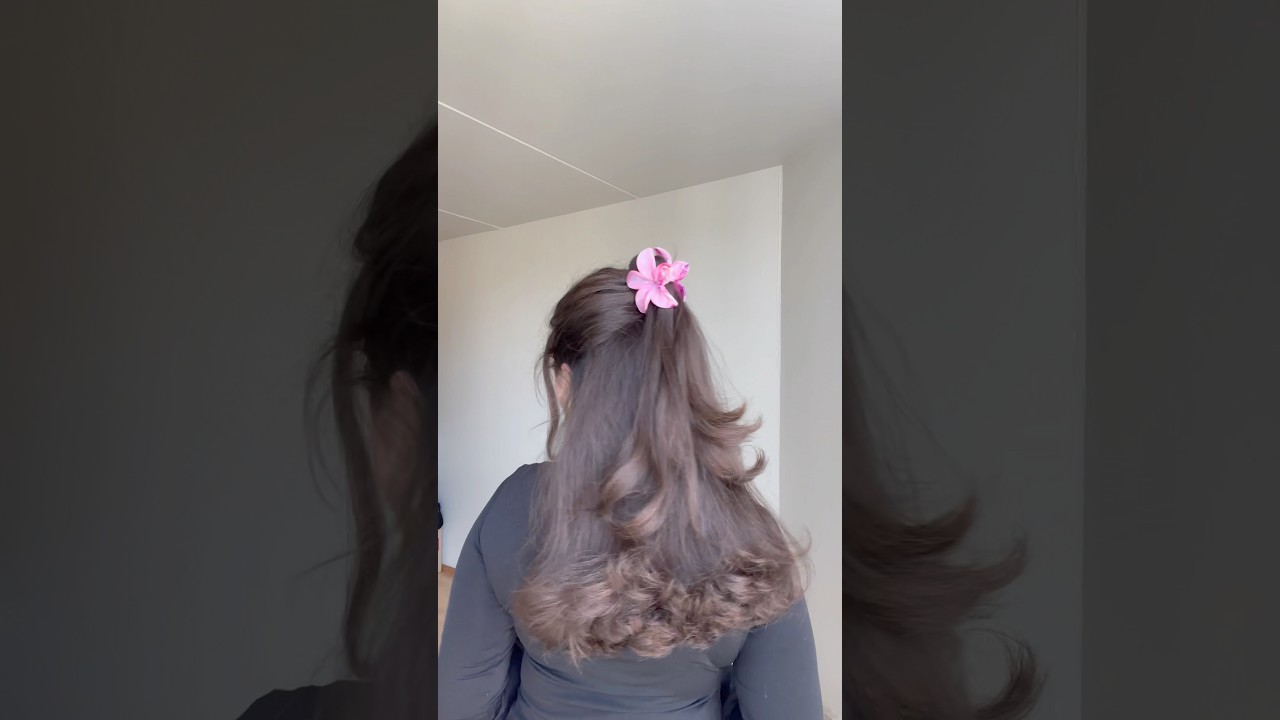 I can never get enough of the flower claw clips!!🩷🙈 #clawclip #flowers #hairstyle