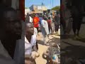 MASHABIKI WENYE HASIRA KALI WA CAMEROON WAVAMIA NYUMBA YA WAZAZI WA EMBOLO WAKIDAI KASALITI NCHI YAO MASHABIKI WENYE HASIRA KALI WA CAMEROON WAVAMIA NYUMBA YA WAZAZI WA EMBOLO WAKIDAI KASALITI NCHI YAO