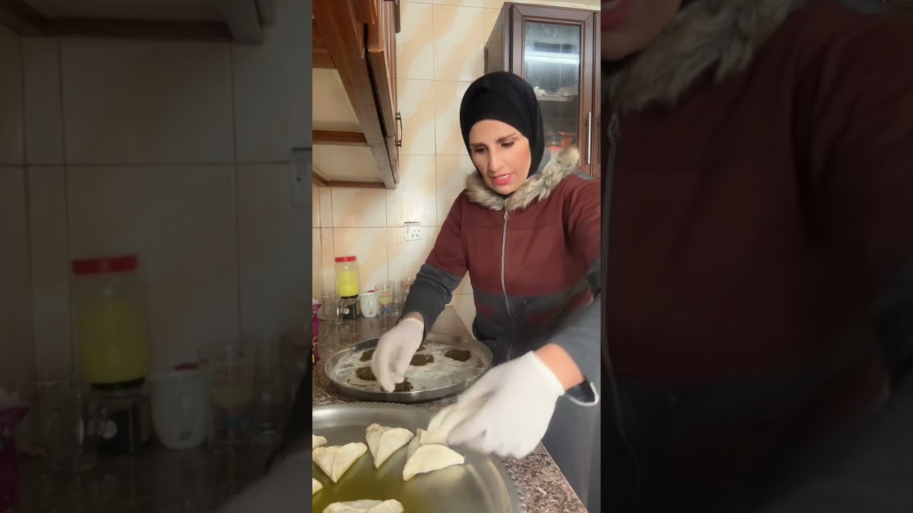 قراص بالسبانخ علي طريقتي عجينه هشه ام نمر عرفت حقيقتكم الي البلاش كثر منو