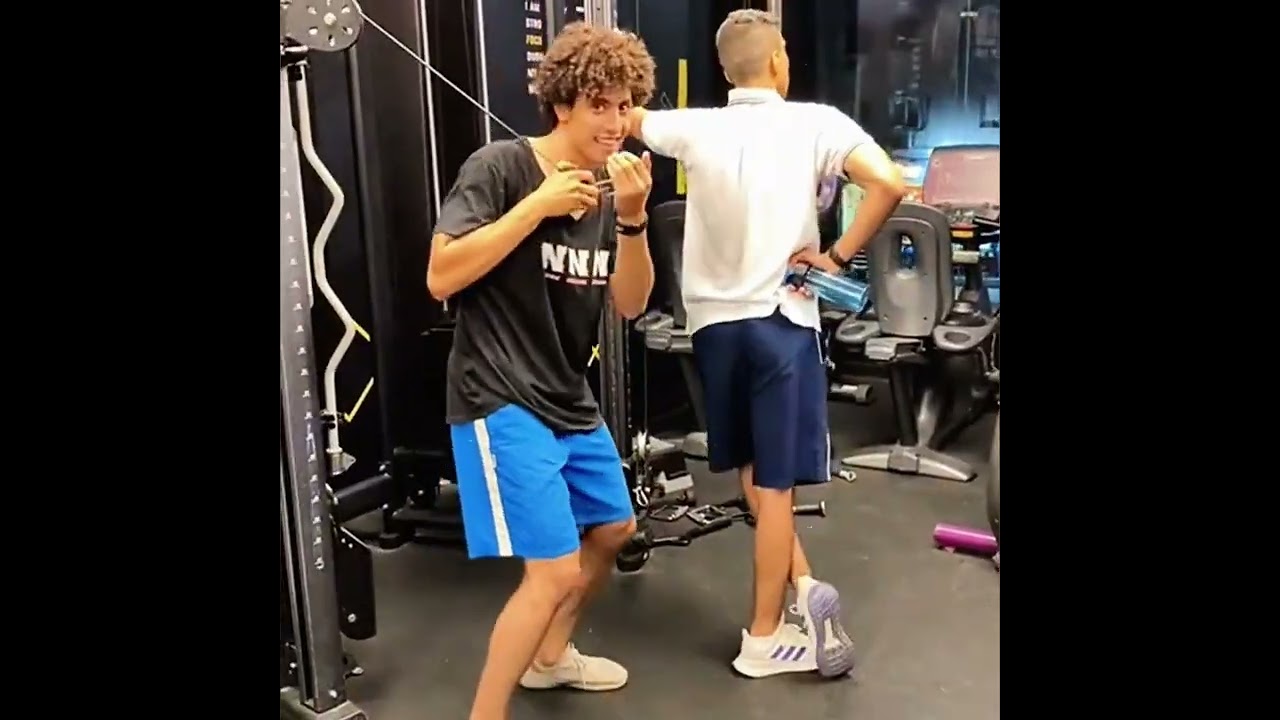 This Is the Exact Moment I Realized I Should’ve Stayed Quiet 💀