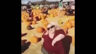 Stan twitter: dwarf lady dancing in a pumpkin patch while White Mercedes by Charli XCX plays