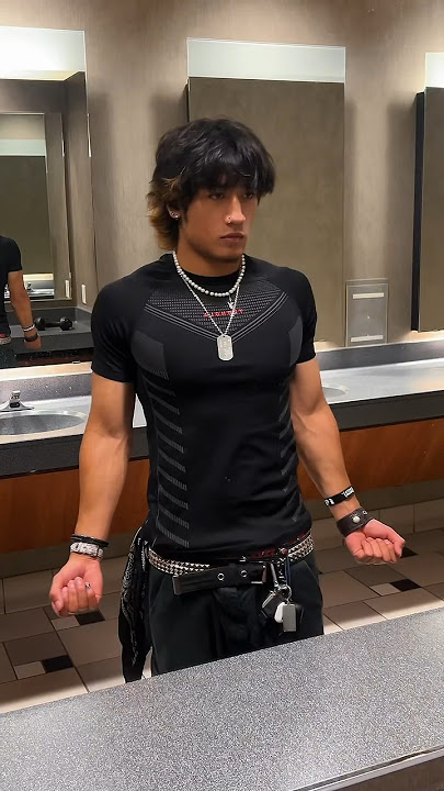 Wearing my first YOUNGLA compression T unboxing‼️ #youngla #gymfitness #compressionwear #gymclothes