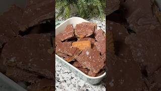 You NEED to make this Cookie Butter Christmas Crack 🎅 #recipe #christmas #candy #holidayrecipe
