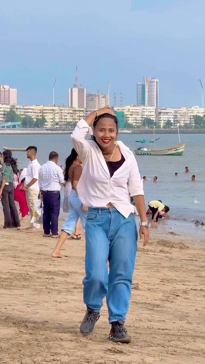 Ghoongte Mein Chanda🥰💃🏻 #bollywood #song #shorts #youtubeshorts #dance #foryou #viral