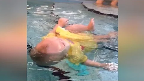 Mom Defends Video Showing 6-Month-Old Learning to Swim - DayDayNews