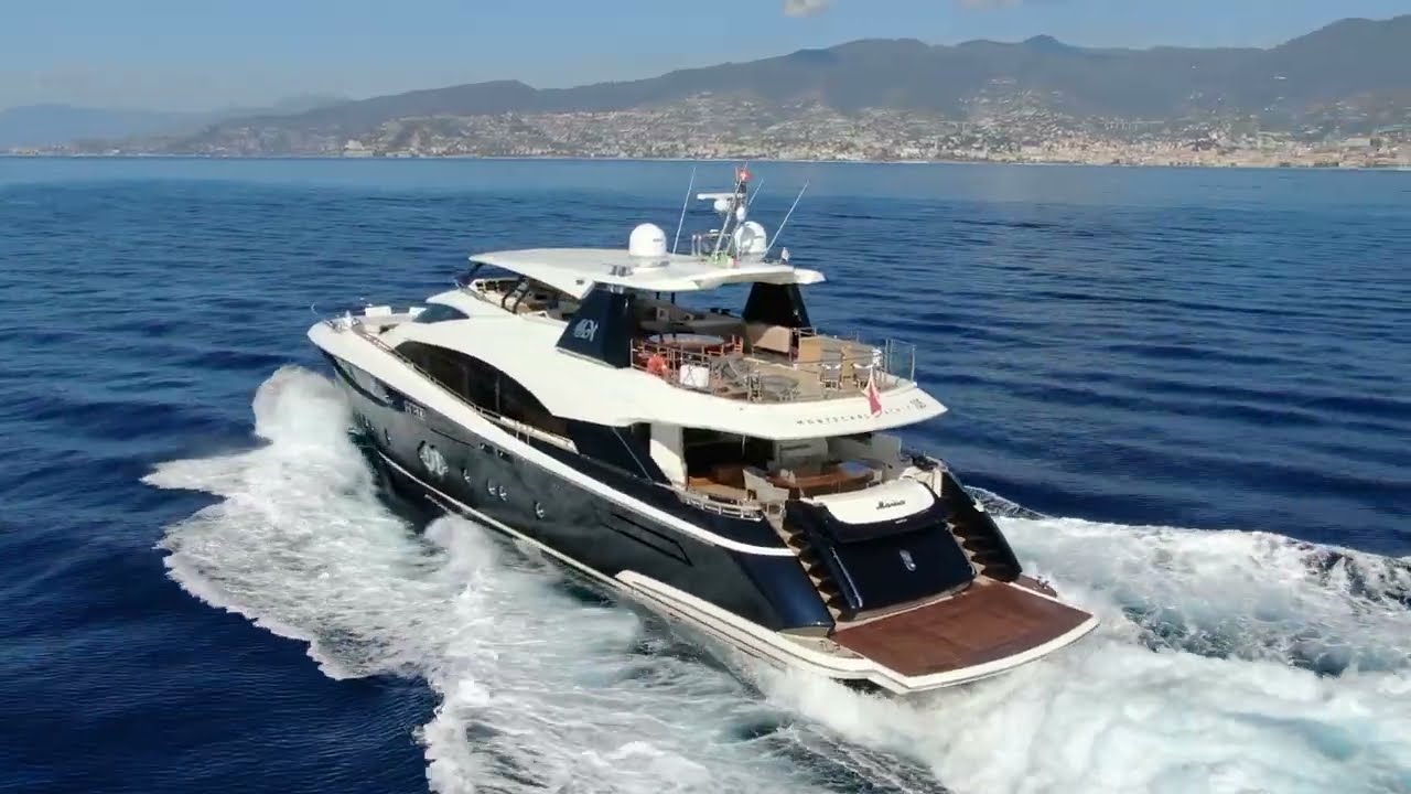 2017 Monte Carlo Yachts MCY 105