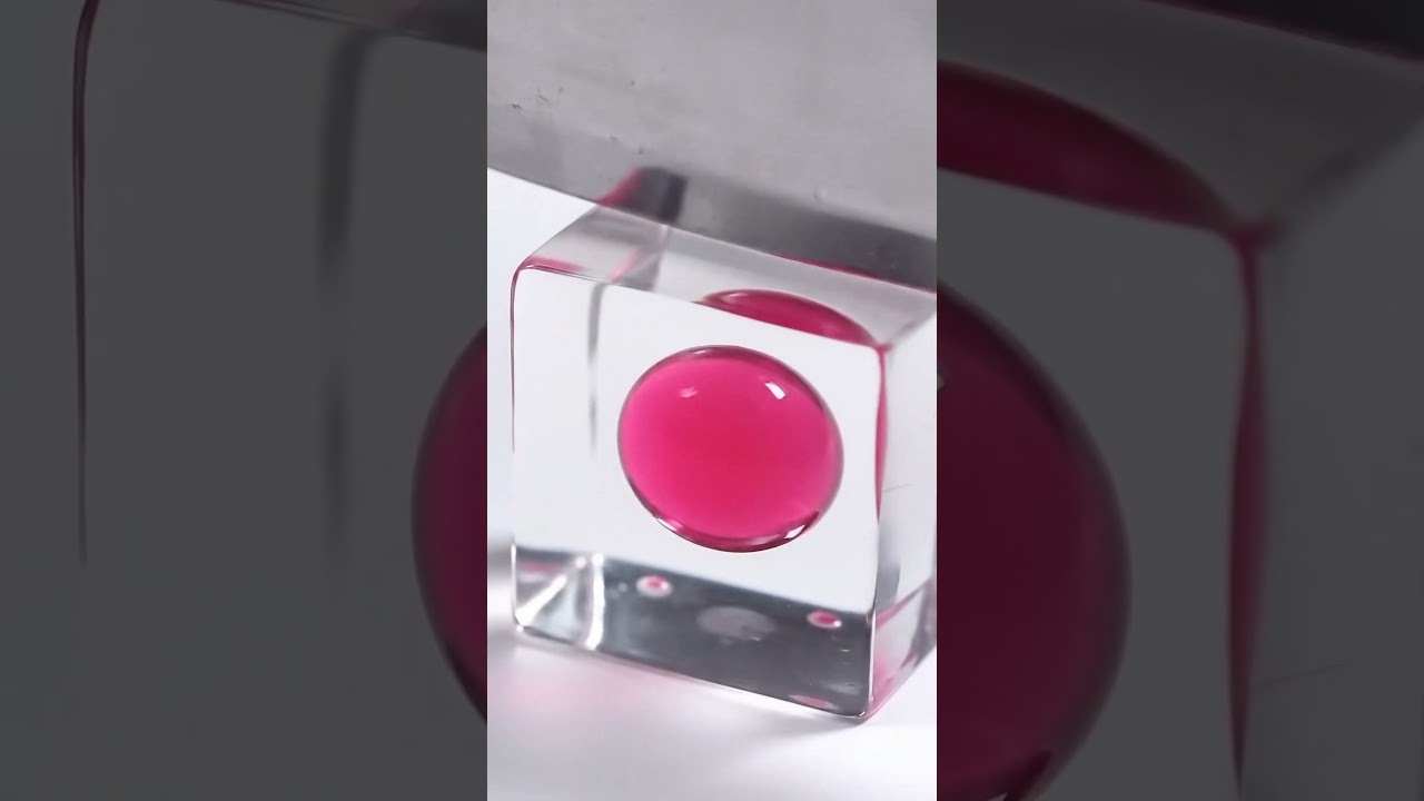 The most satisfying slice of layered fruit jelly 🍓🔪