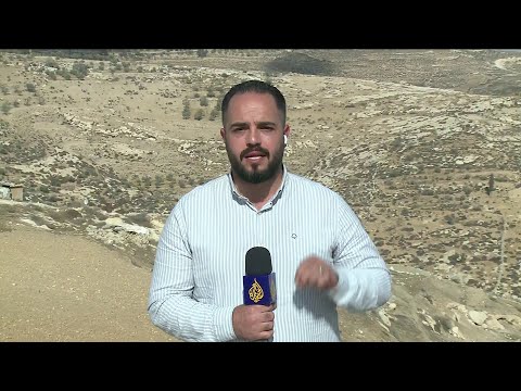 قوات الاحتلال تطلق الرصاص الحي على عائلة فلسطينية خلال قطفها الزيتون في منطقة بيرين شرقي الخليل