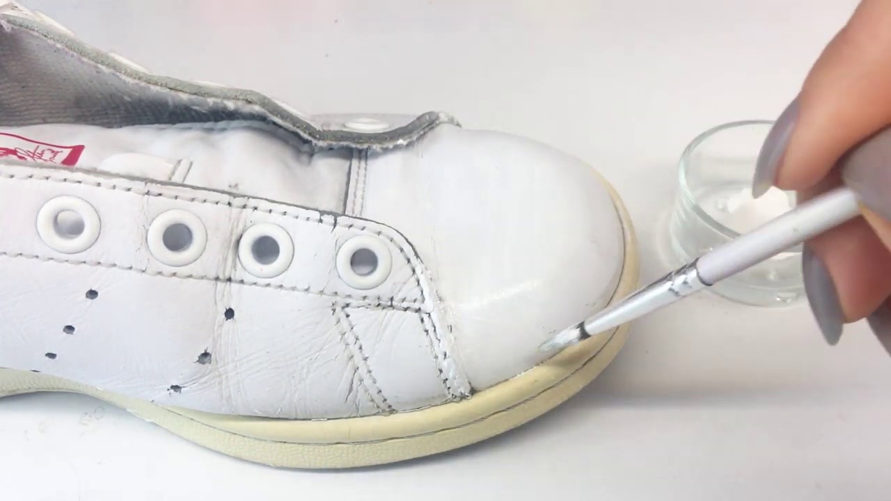 RE PAINTING WHITE LEATHER SHOES FIXING SCUFFS