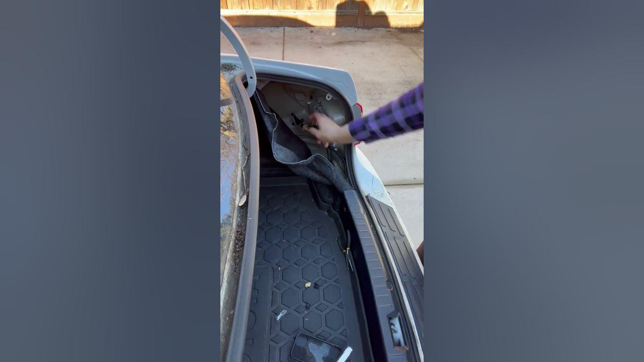 how-to-remove-car-light-bulb-stuck-in-socket-youtube
