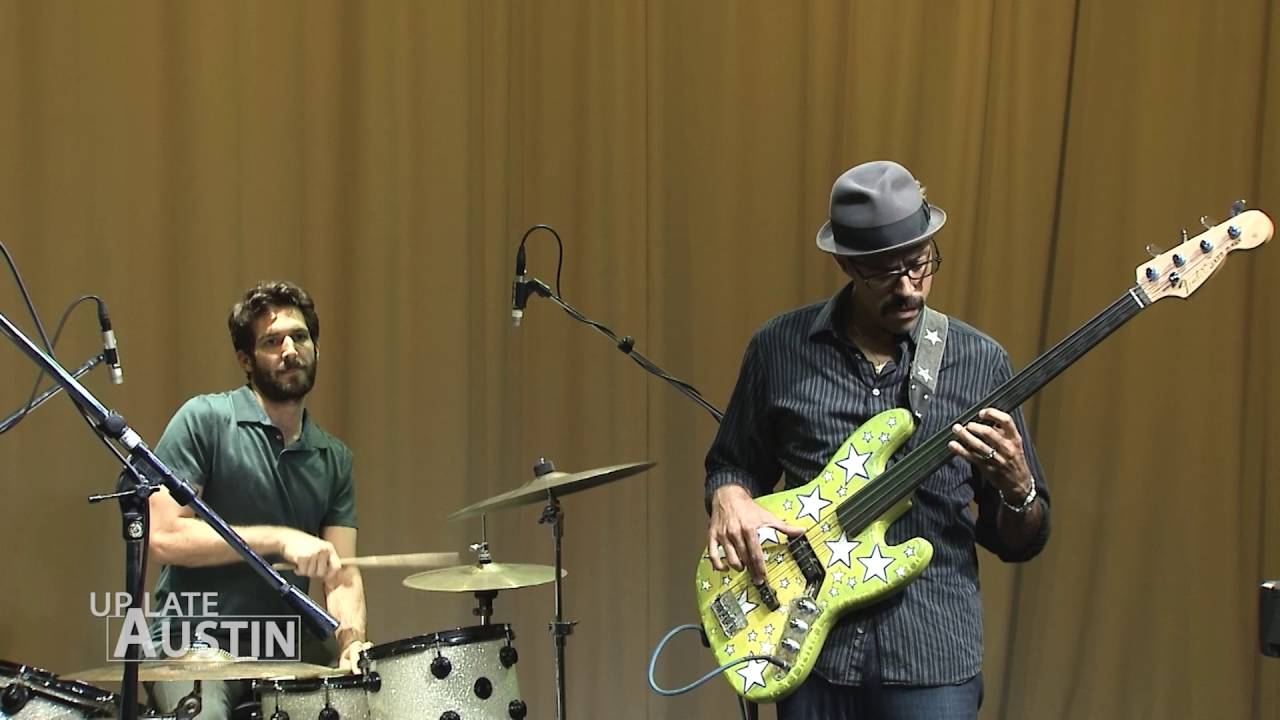 Смотреть «Up Late Austin - Scott Strickland Band: Maybe» на YouTube Смотреть «Up Late Austin - Scott Strickland Band: Maybe» на YouTube