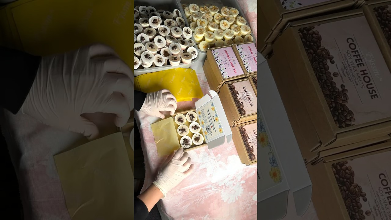 Packing Coffee House Soy Wax Melts☕️ .✨