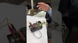 Как поменять направление вращения привода швейной машины или оверлока?