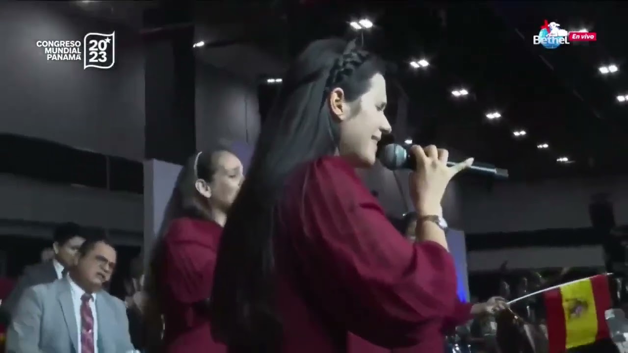 El Está Aquí El Santo De Israel - Sara Medina Acordes - Chordify