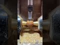 クルミの穴あけと芯抜き工程