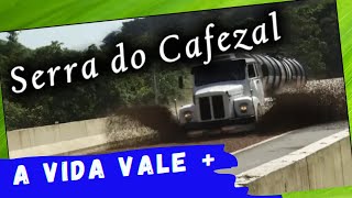 IMPERDÍVEL - área de escape salva vidas na Serra do Cafezal. Veja como os caminhões são retirados