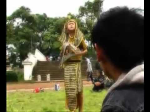KLIP POP SUNDA POPULER-BEBEN ORAY-AKSI PANGGUNG - YouTube.FLV