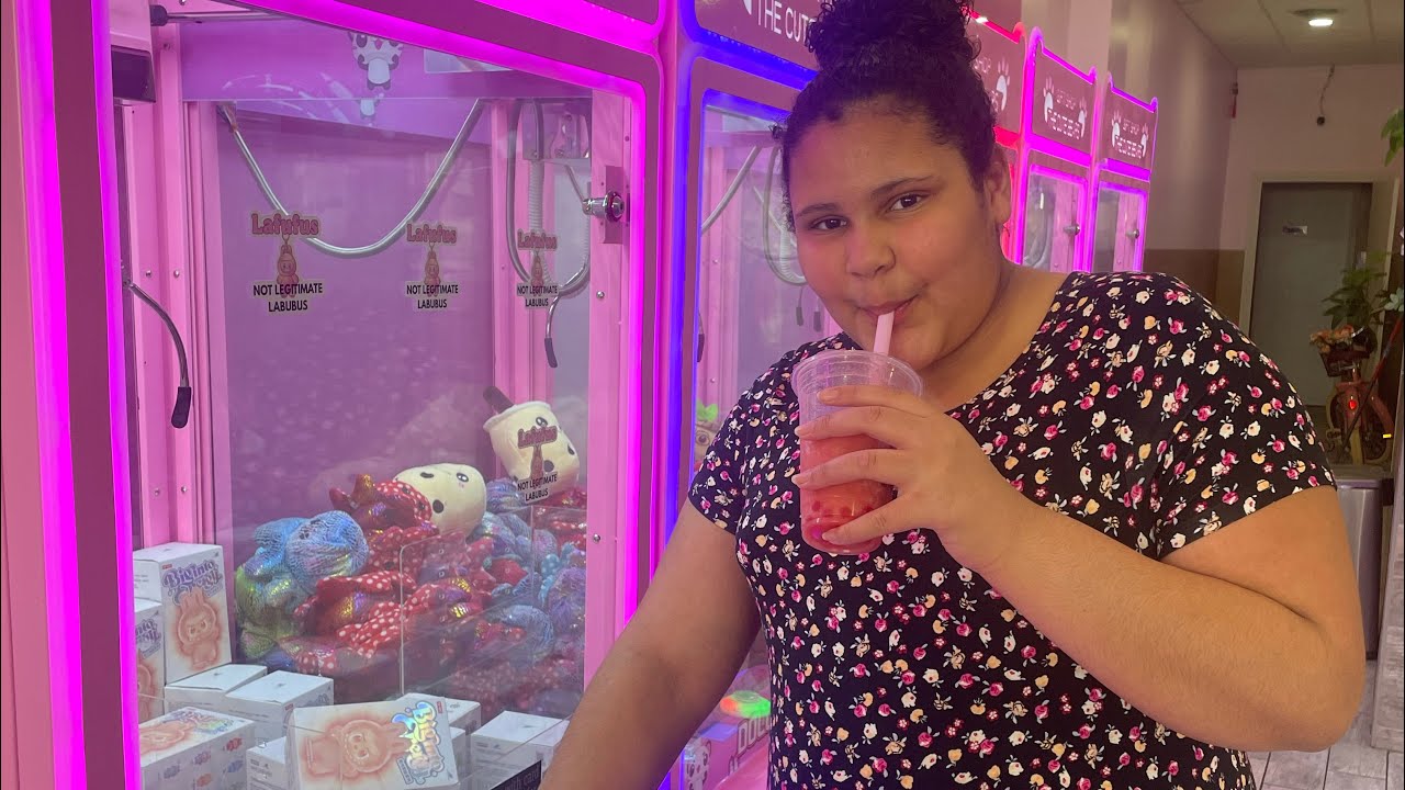 Playing the claw machine 🕹️will I win the Lafufu👀?
