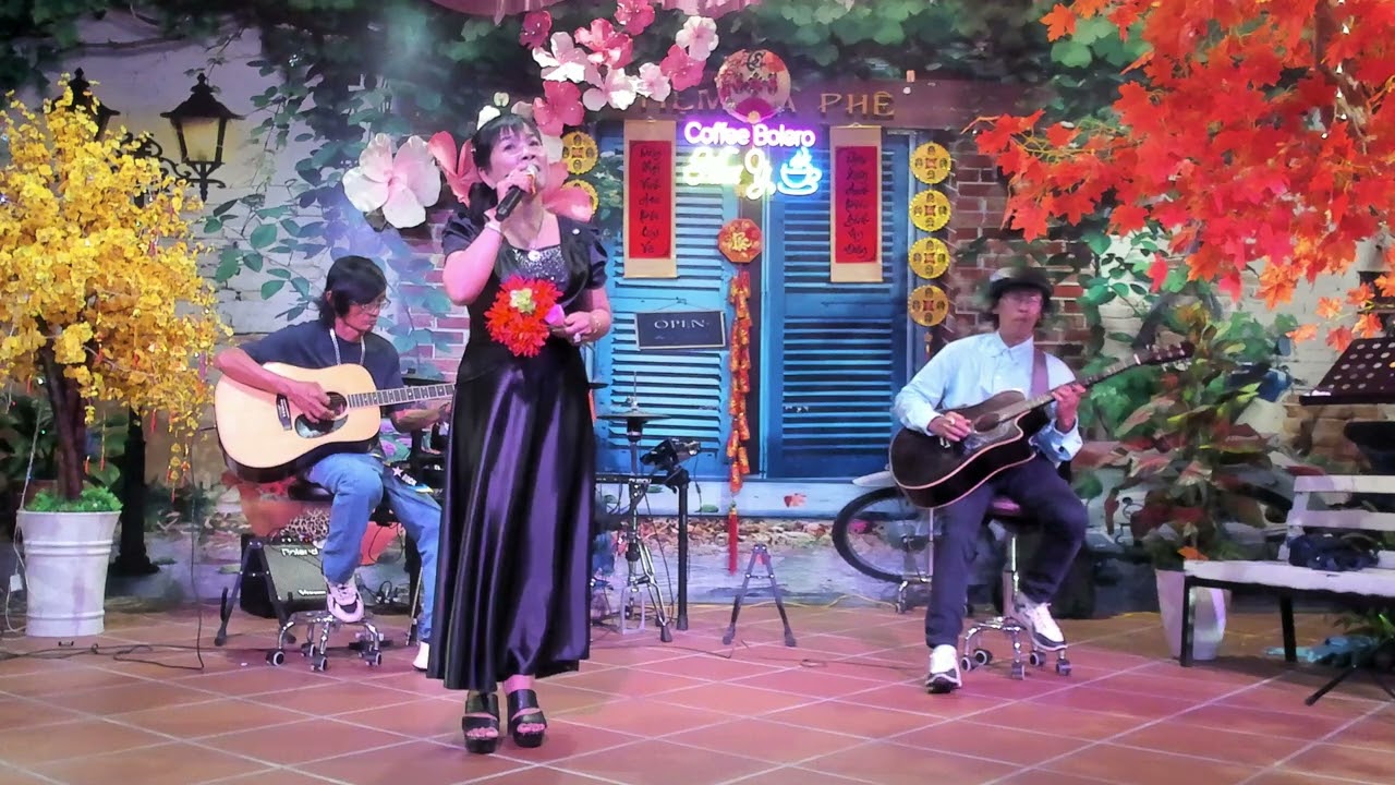 Mùa xuân bên cửa sổ -  Sáng tác: nhạc Xuân Hồng, thơ Song Hảo - Trình bày : Thùy Trang