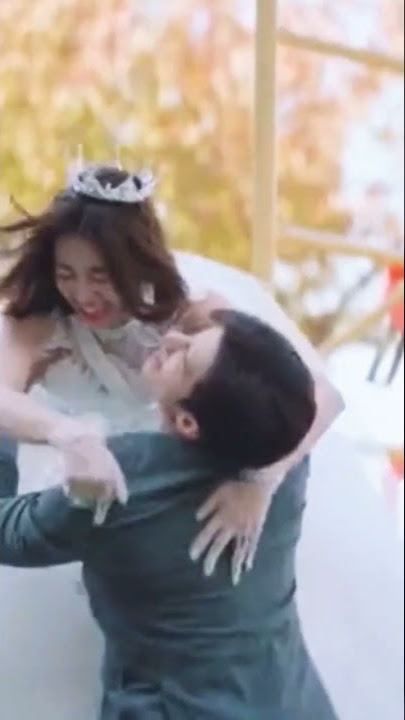 💖 CEO save the Cinderella 👰 & she fell down on the hero 🥰🥰#cdrama #shortvideo #viralshort