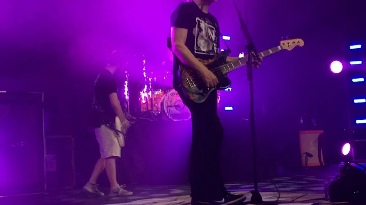 Blink-182 pulls fan from crowd - Stay Together For...